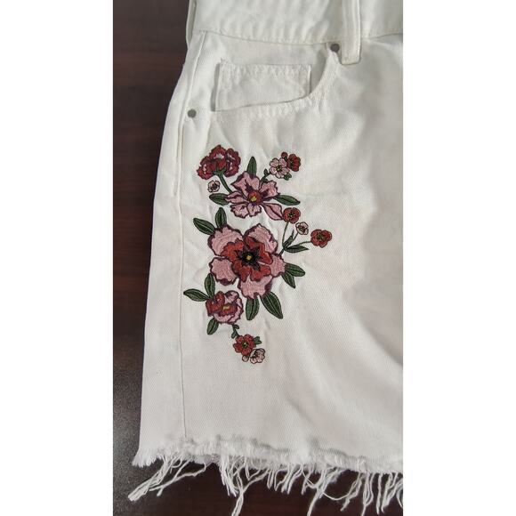 PacSun Embroidered Mini Skirt Women's Size 26 White Denim Fringe Hem Zip Front - Picture 6 of 16